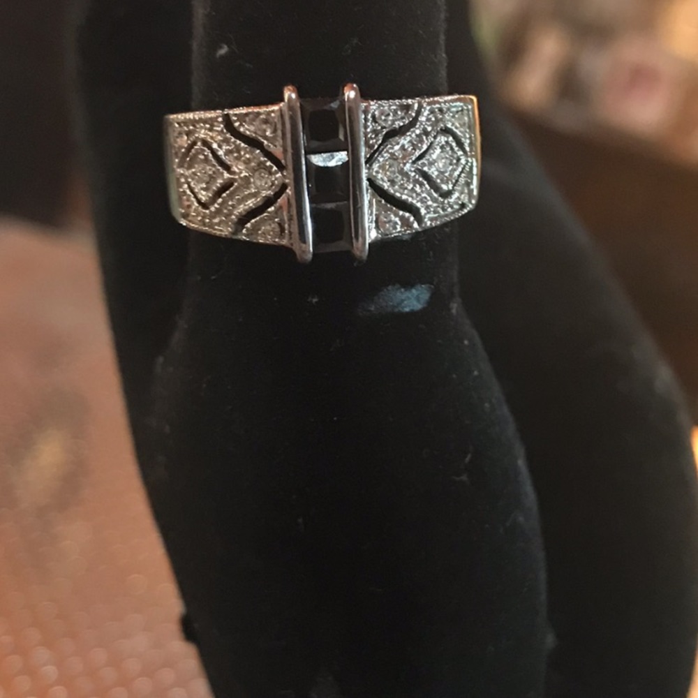 DIAMOND AND TURMALINE RING